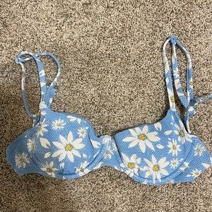 bathing suit top from target, has been worn maybe 4-5 times